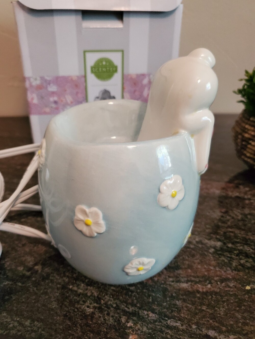 Scentsy  Curious Cottontail Warmer. - Picture 4 of 5